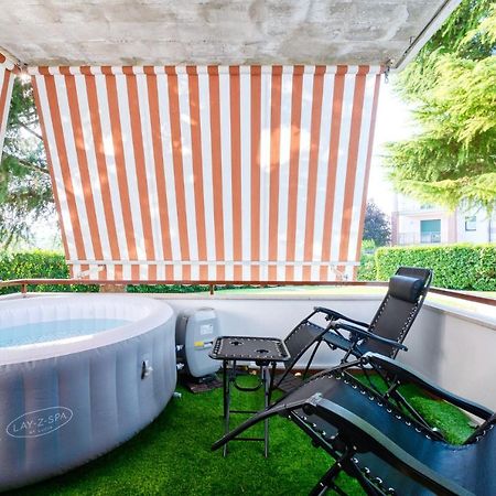 Wolf House - Peschiera Holiday - Jacuzzi Privata Peschiera del Garda Zewnętrze zdjęcie