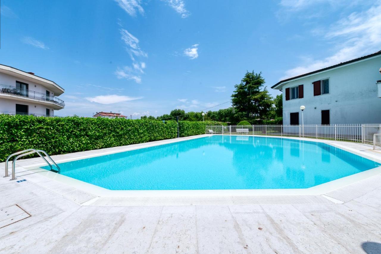 Wolf House - Peschiera Holiday - Jacuzzi Privata Peschiera del Garda Zewnętrze zdjęcie