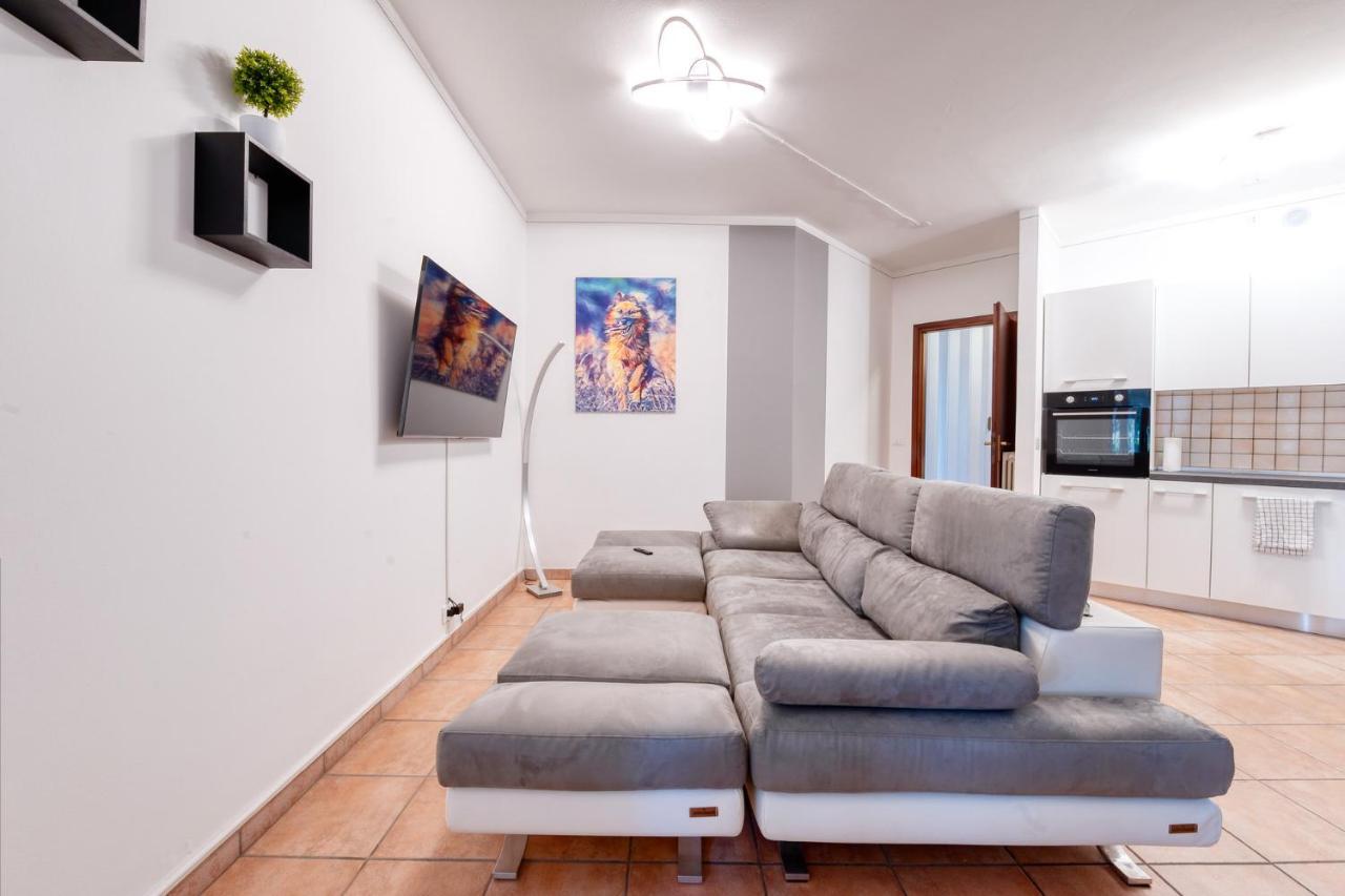 Wolf House - Peschiera Holiday - Jacuzzi Privata Peschiera del Garda Zewnętrze zdjęcie