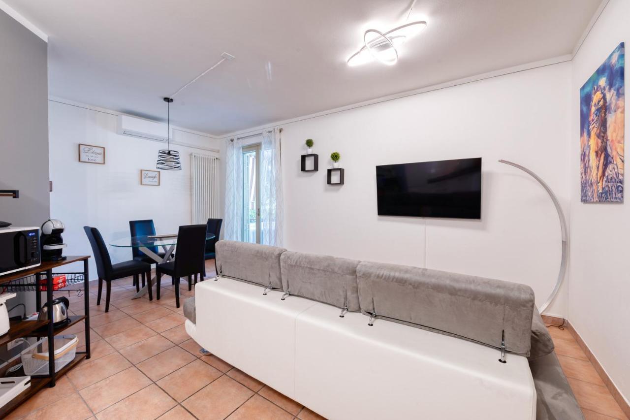 Wolf House - Peschiera Holiday - Jacuzzi Privata Peschiera del Garda Zewnętrze zdjęcie